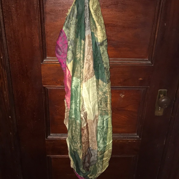 Scarfs - Picture 2 of 8